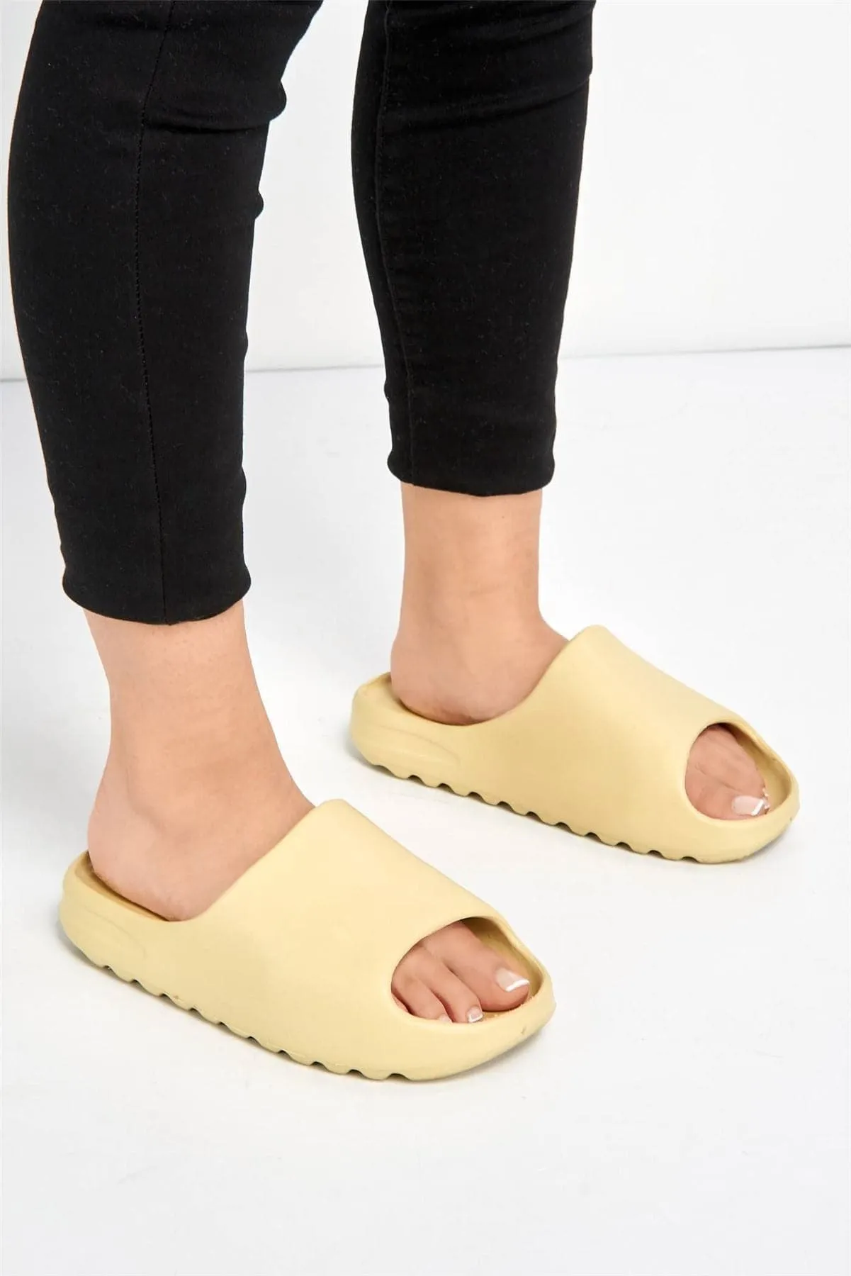 Aneeta Rubber Slider in Beige