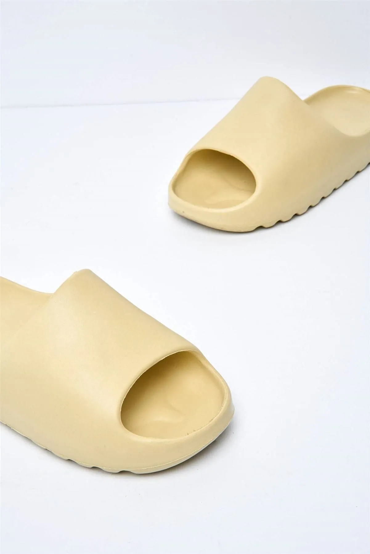 Aneeta Rubber Slider in Beige