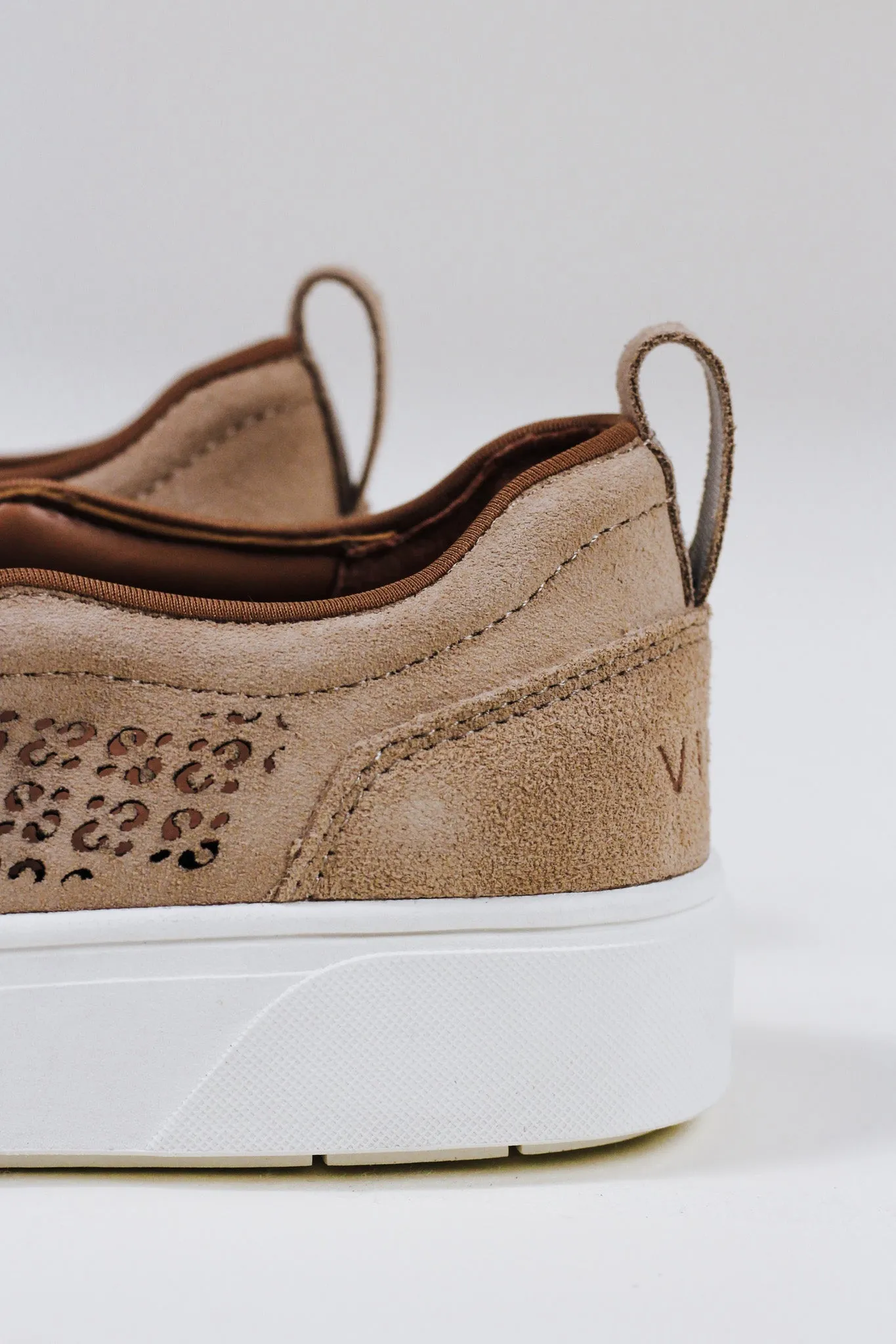 Kimmie Wheat Sneaker Slip On Vionic