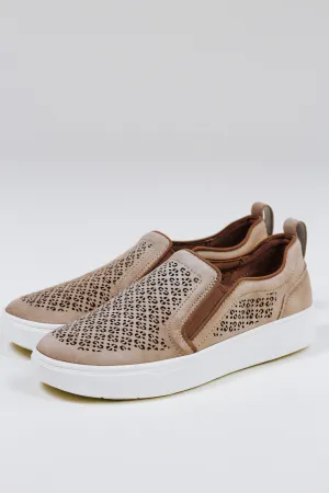 Kimmie Wheat Sneaker Slip On Vionic