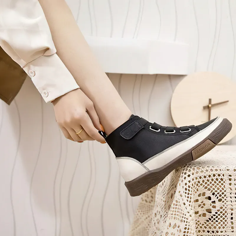 Women's Genuine Leather Sneakers / Trend Round Toe Flat Footwear